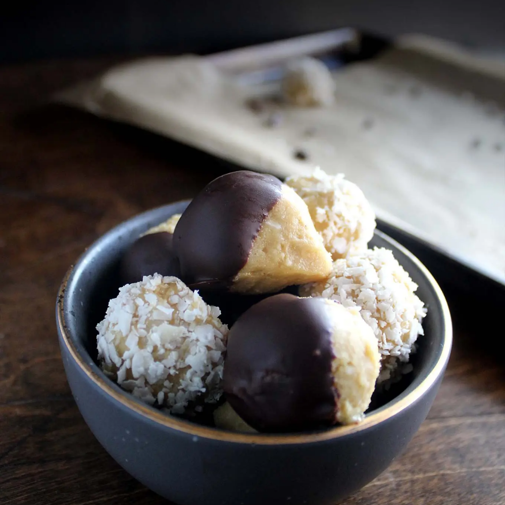 CHOCOLATE COCONUT CREAM BLISS BALLS 150 GM